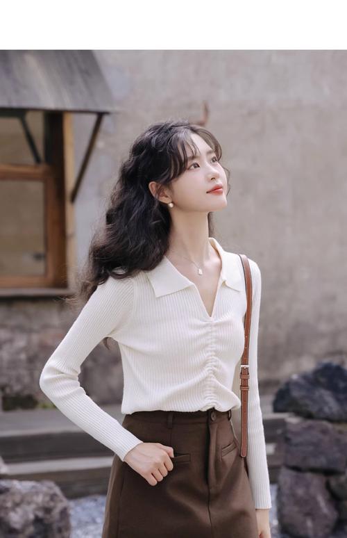 卡其色裙子怎么搭配衣服和衣服图片