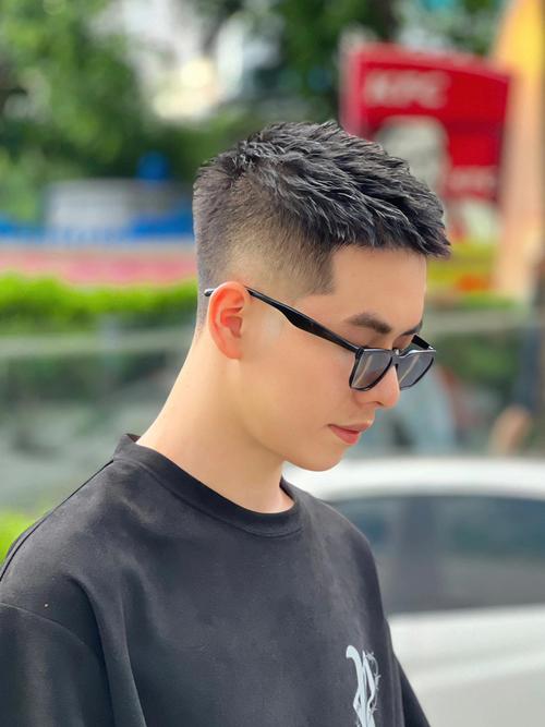 男生头小适合什么发型