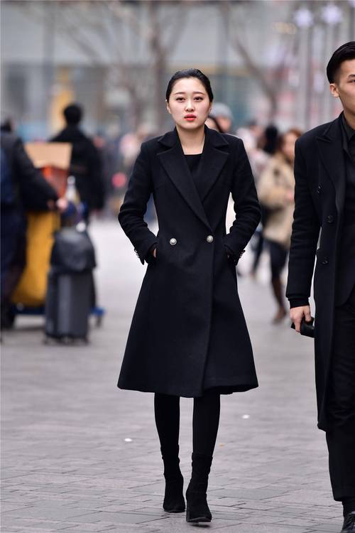 黑色绒面鞋怎么搭配衣服好看
