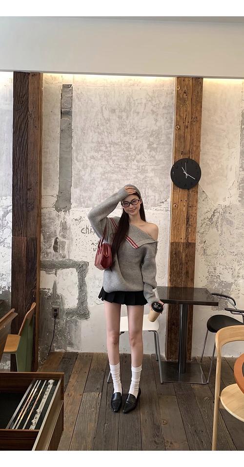 女肩膀宽怎么搭配好看冬天