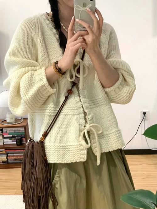 袖毛衣外套怎么搭配