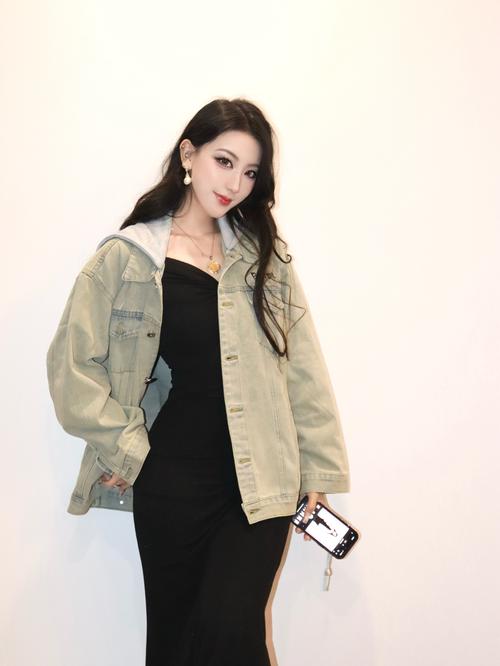 包裙子怎么搭配外套