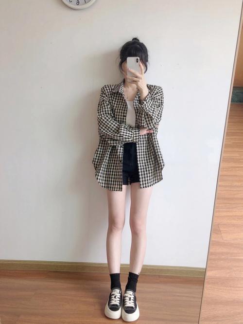 格子女衬衣怎么搭配好看图片