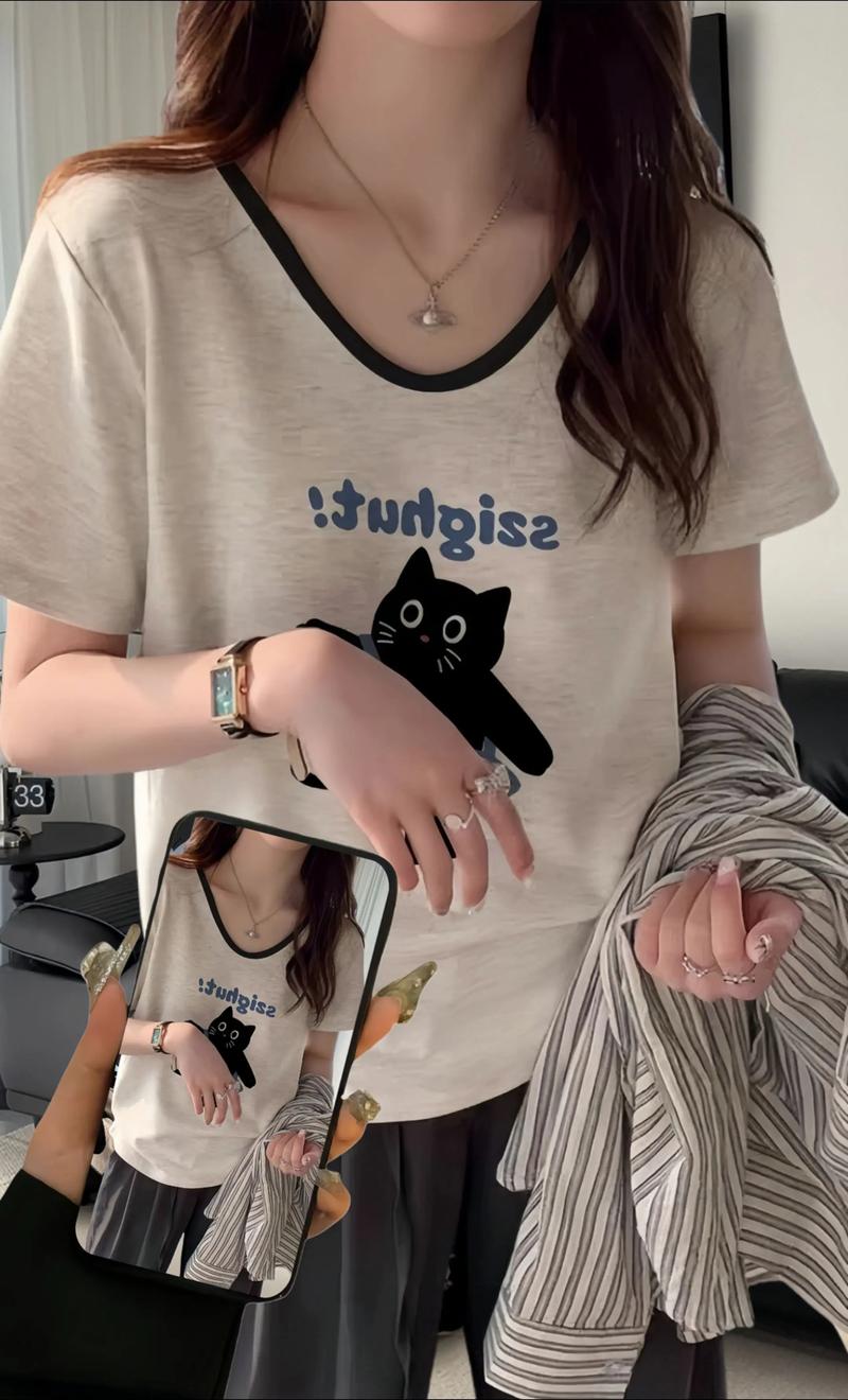 浅灰色和黑色的衣服怎么搭配