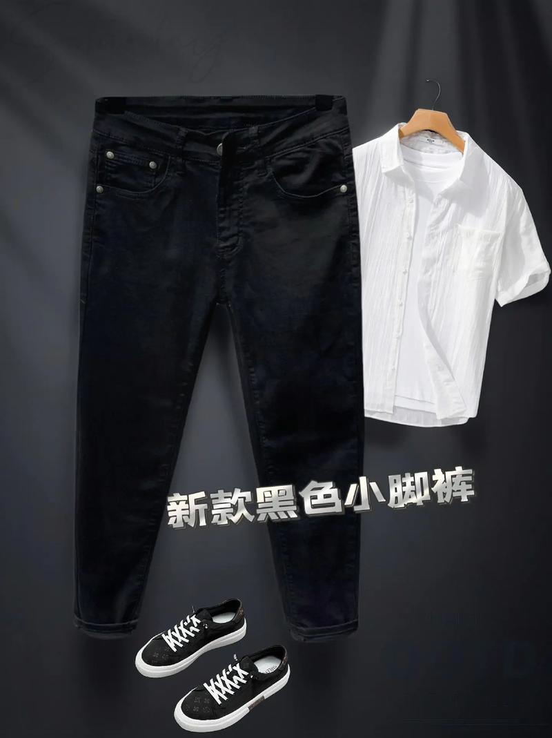 男黑色牛仔裤怎么搭配上衣