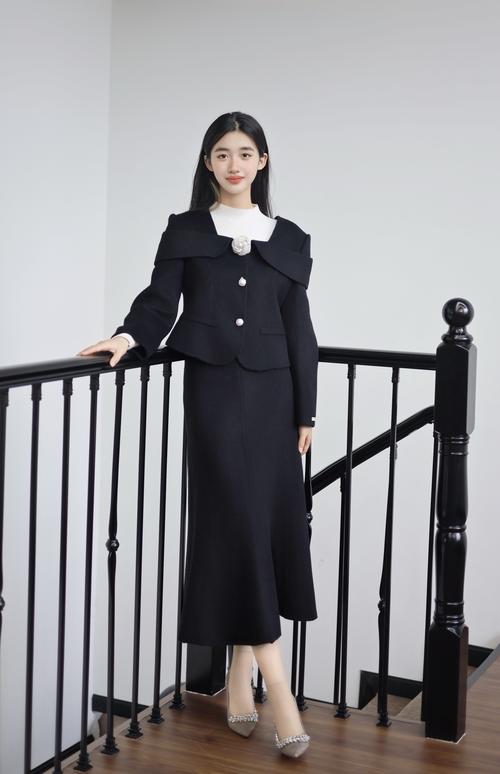 卡其色鞋子怎么搭配衣服图片