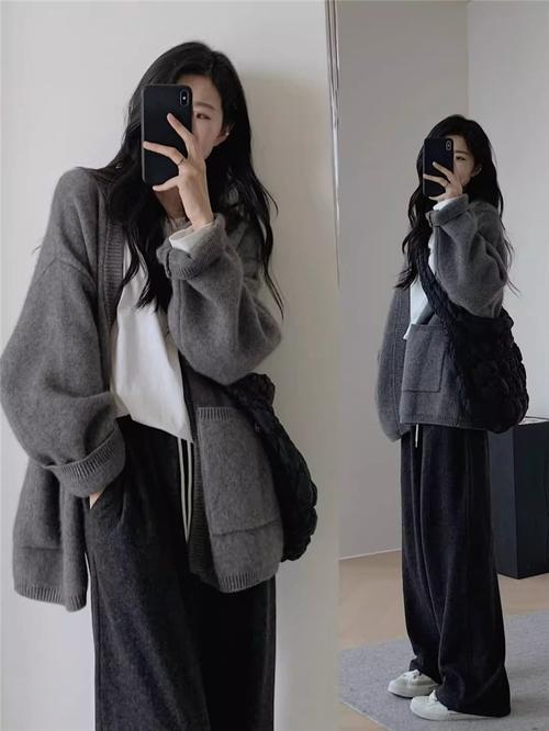 宽松开衫毛衣下半身怎么搭配