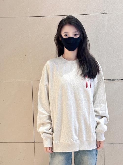 女生怎么搭配卫衣