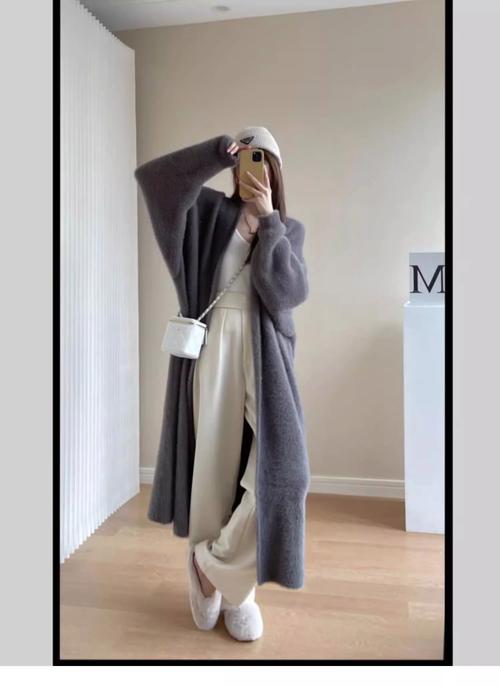 超长款毛衣怎么搭配衣服好看