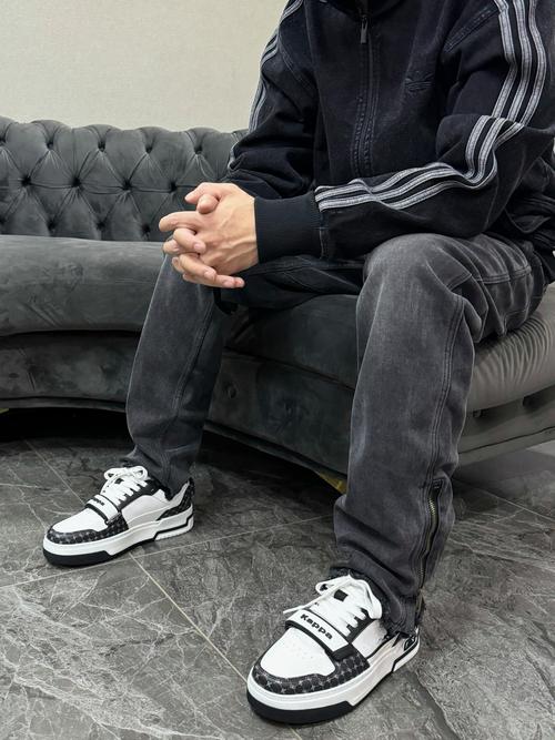 男板鞋配什么裤子好看