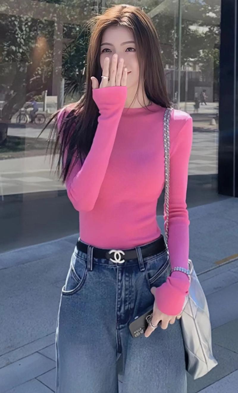 玫红色衣服怎么搭配显白