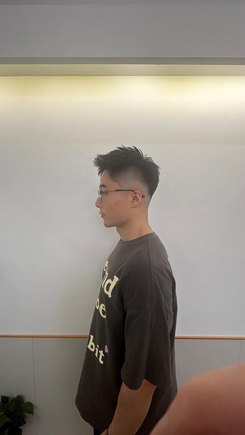 额头扁平适合什么发型