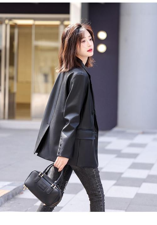 中长款皮衣怎么搭配 女士