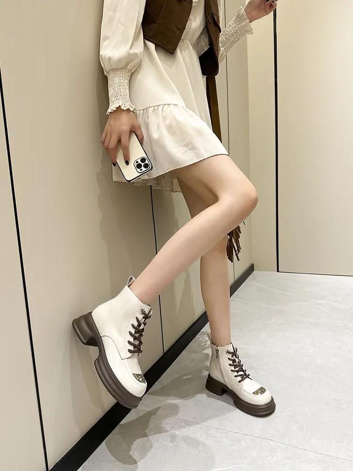 秋季白色马丁靴怎么搭配衣服图片