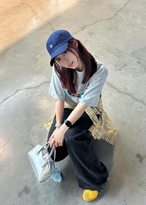 带帽子的衣服怎么搭配裤子