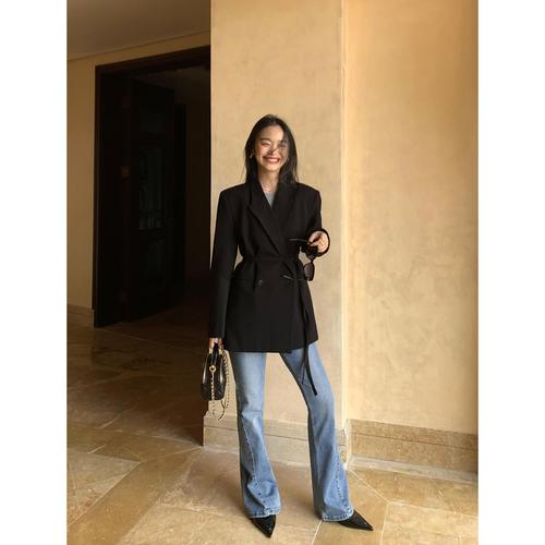 宽松西装外套里面怎么搭配图片