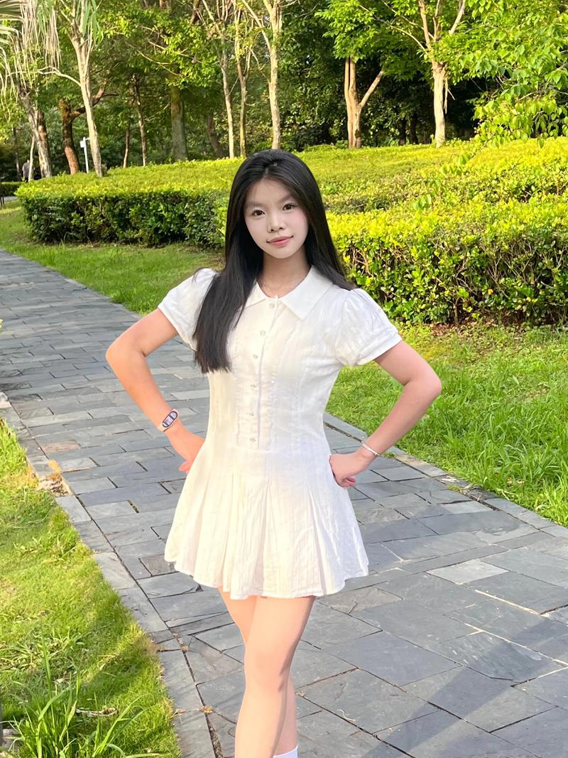 头发长的女生夏天怎么搭配衣服