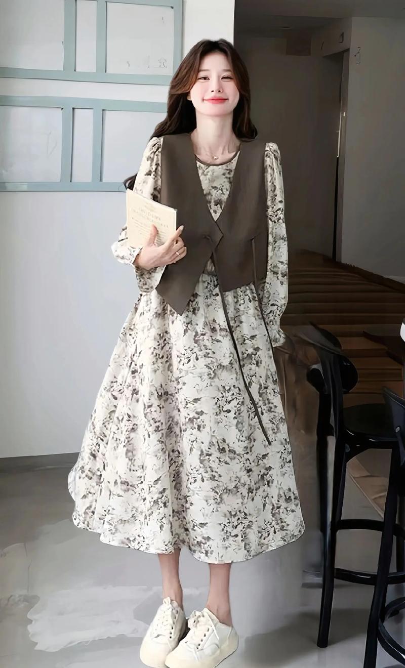 秋长袖碎花连衣裙怎么搭配