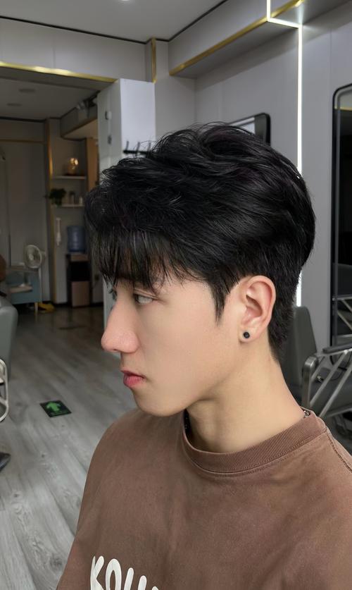 男生沙发适合什么发型