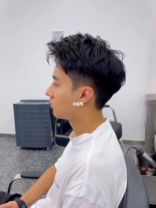 男生沙发适合什么发型
