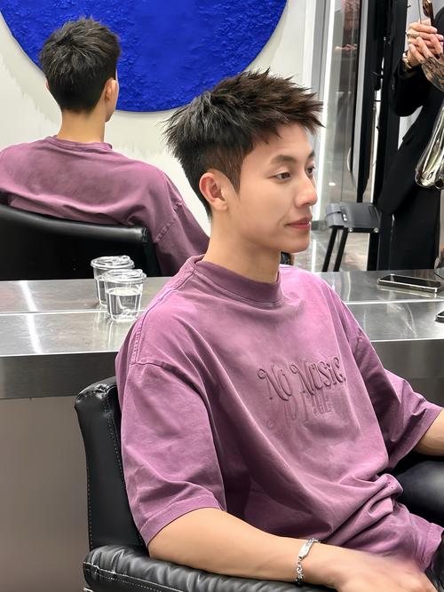 男生现在流行什么发型