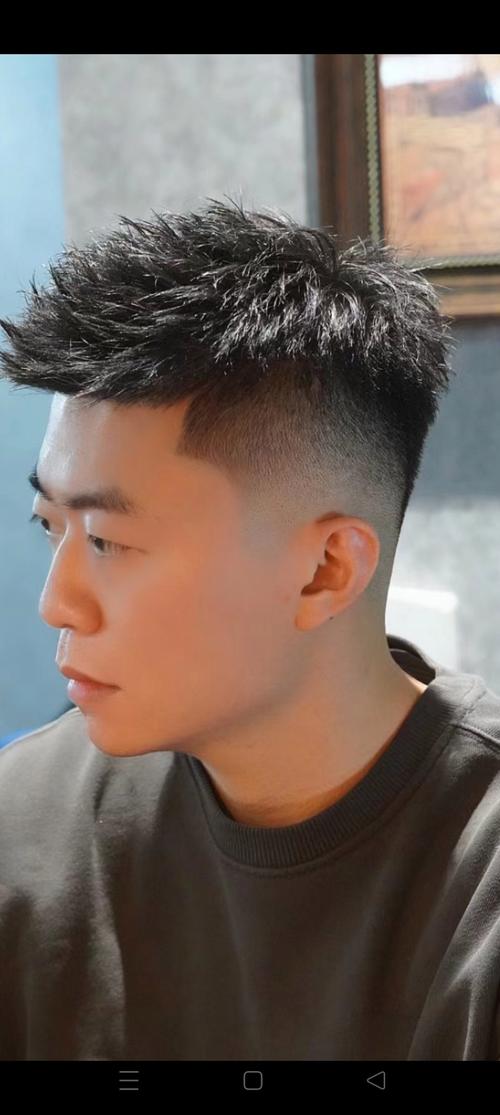 男生现在流行什么发型