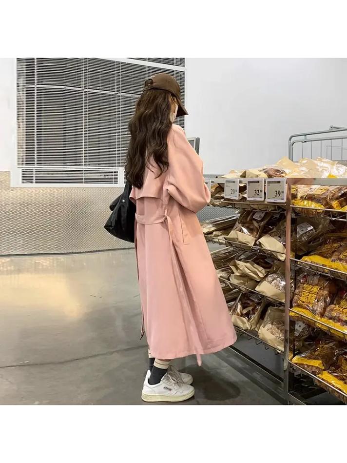 粉色的风衣怎么搭配衣服好看