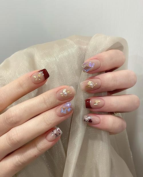 法式美甲颜色怎么搭配