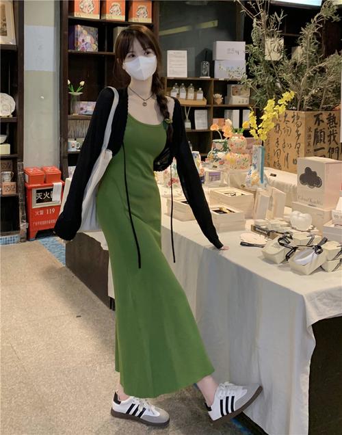 冬季绿色连衣裙怎么搭配图片大全