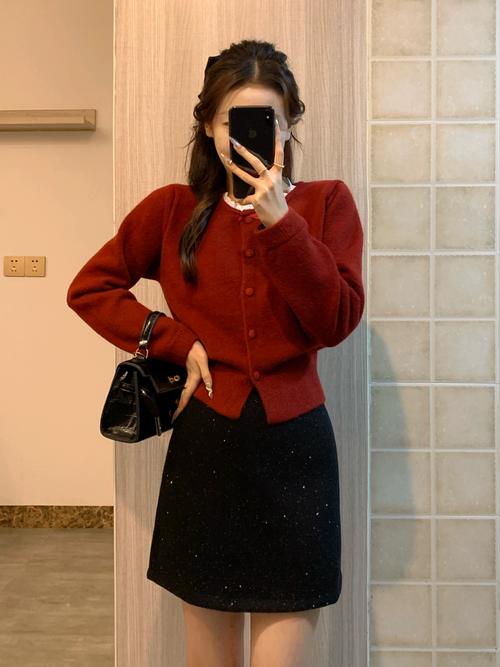 大红色衣服怎么搭配衣服图片