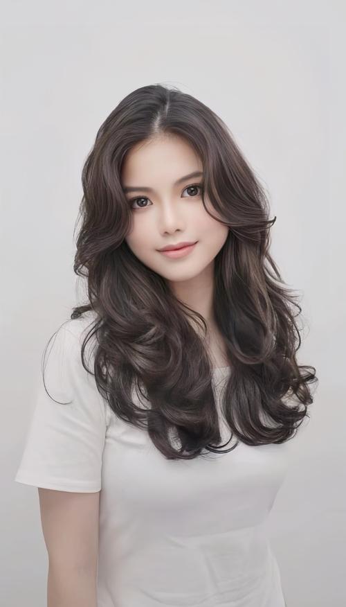 今年卷发流行什么发型
