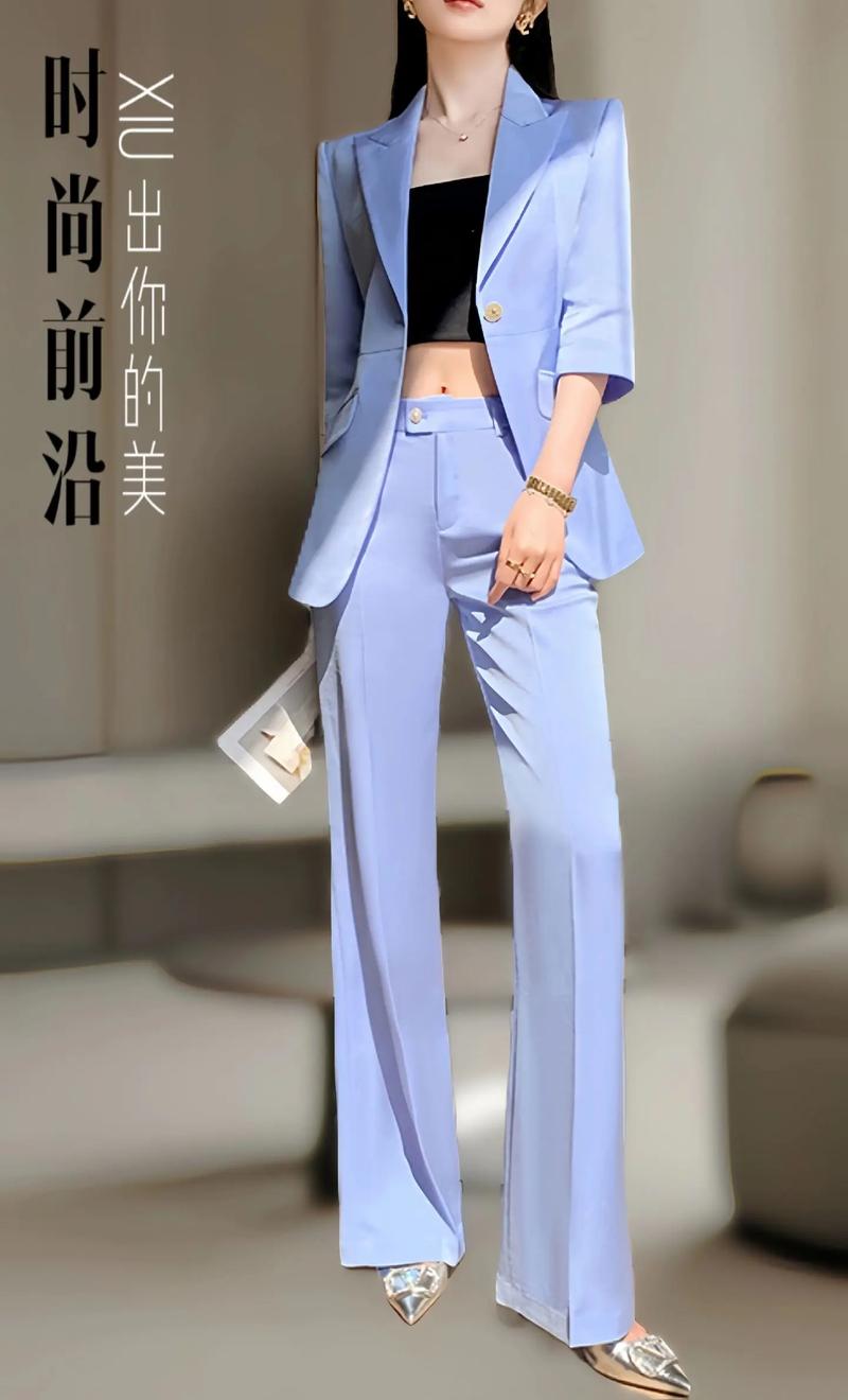 蓝色西装怎么搭配图片