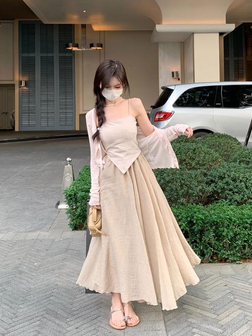 半身中长裙怎么搭配