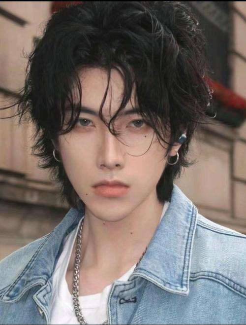 男生什么脸型适合长发