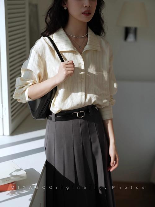黄色衬衫怎么搭配针织衫