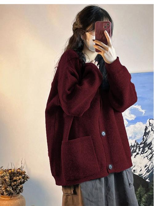 红色衣服外套怎么搭配颜色好看图片