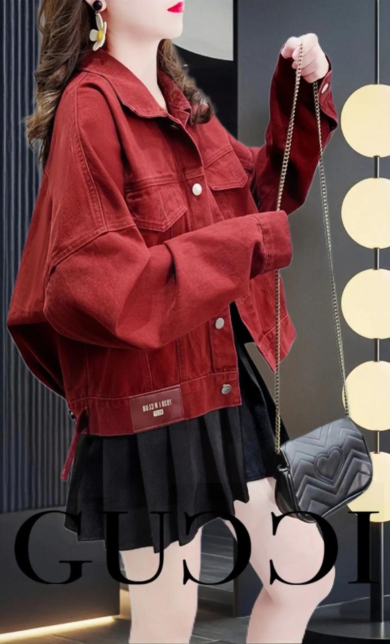 红色衣服外套怎么搭配
