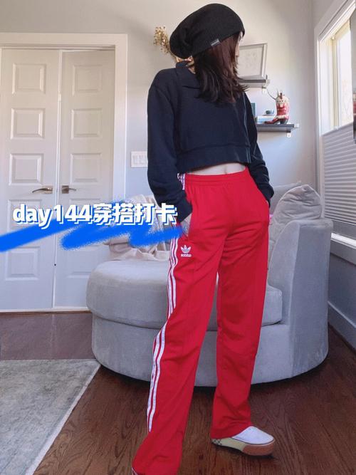 红色的帆布鞋怎么搭配裤子好看吗