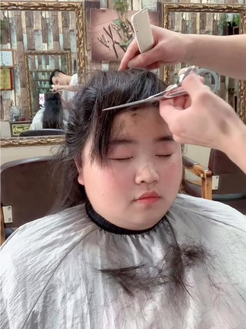 胖人圆脸适合什么发型