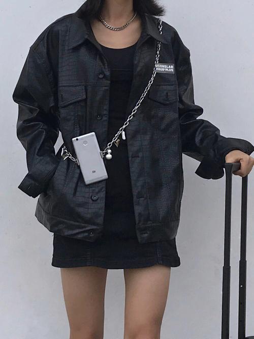 黑色运动夹克怎么搭配图片
