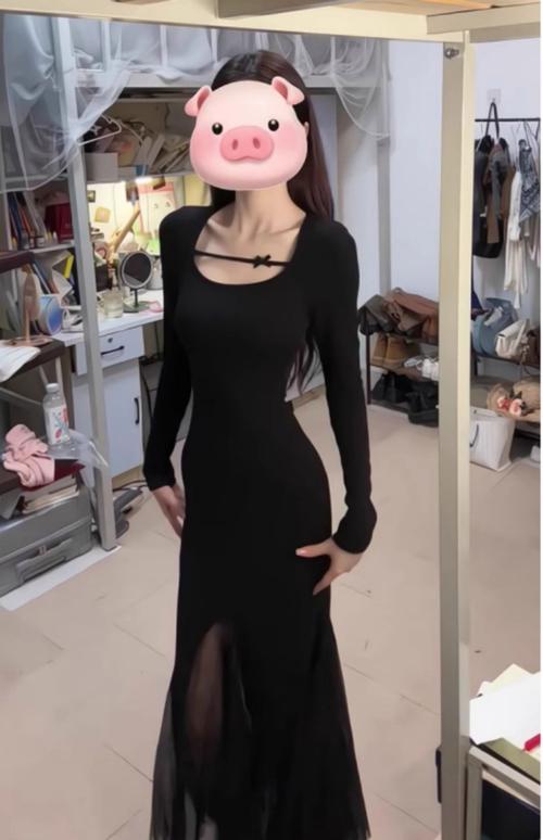 黑色纱网长裙怎么搭配