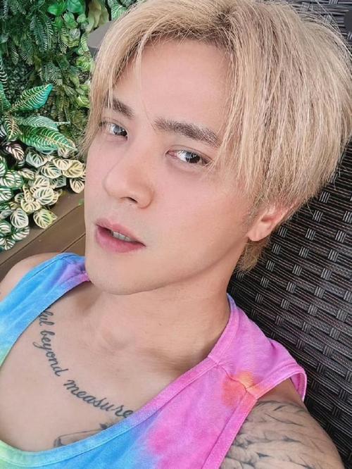罗志祥最新发型咋么弄