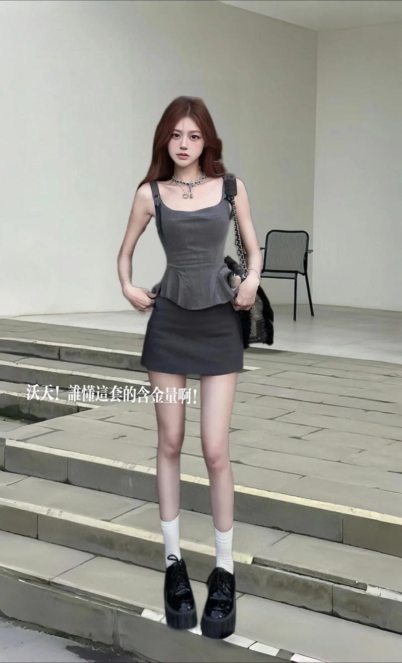 韩版吊带短裙怎么搭配