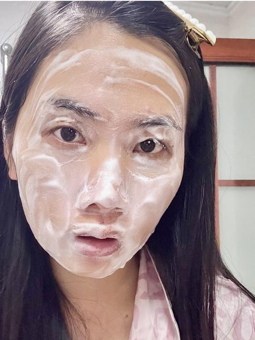 洗面奶在脸上怎么揉