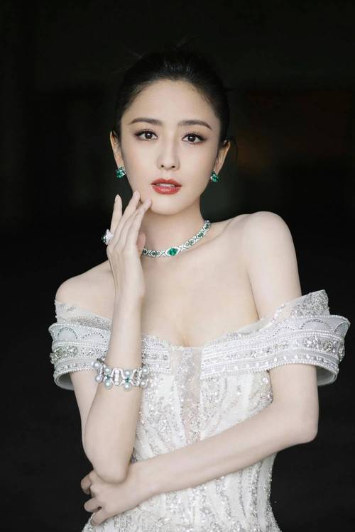 佟丽娅最新造型怎么剪