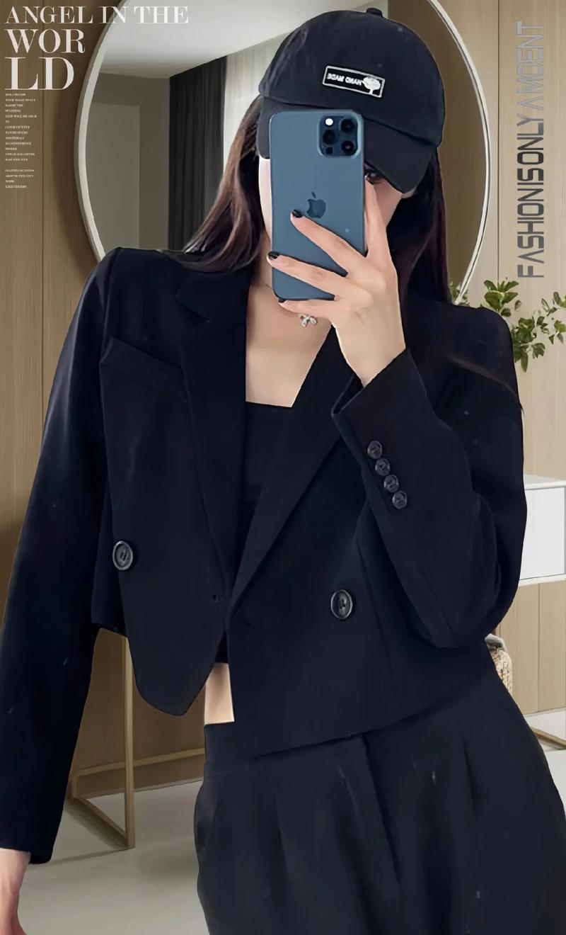 黑色短款西装怎么搭配图片