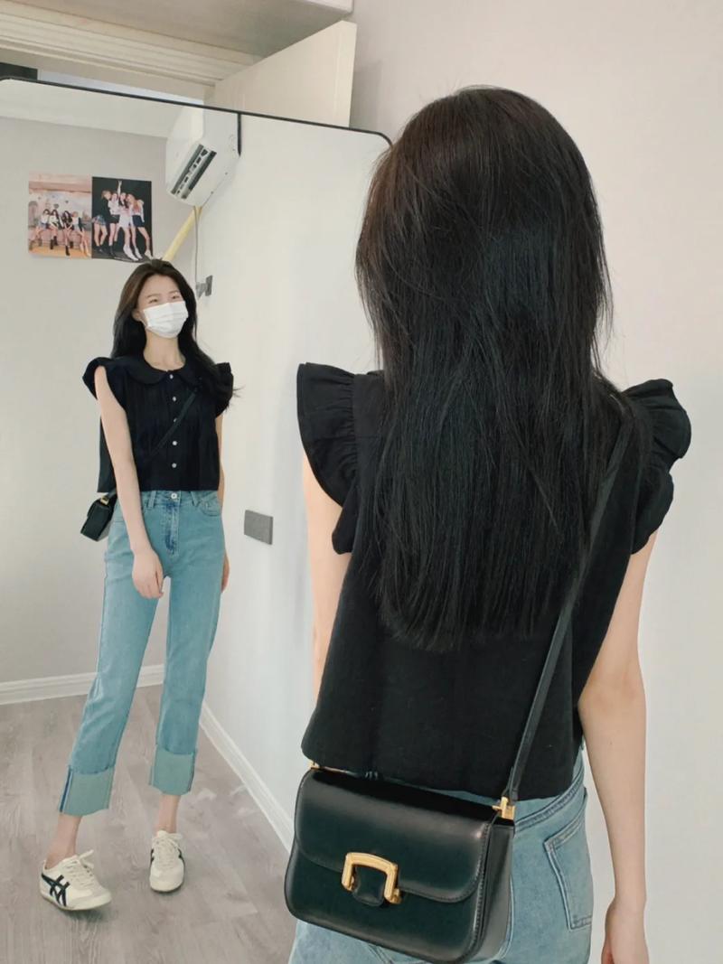 黑色牛仔上衣配什么裤子