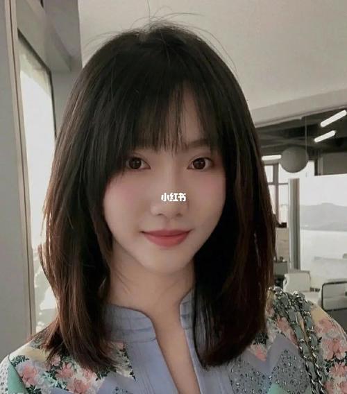 头发多适合剪什么发型