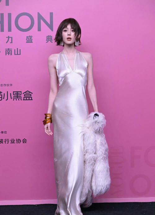 娜扎的最新发型叫什么