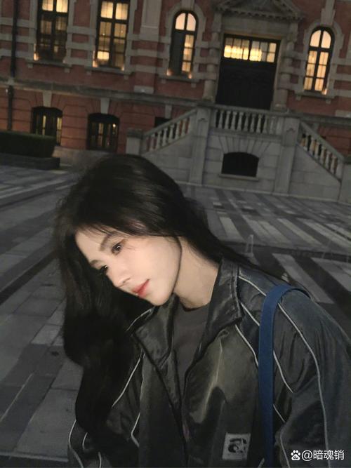 鞠婧?t最新发型是什么
